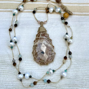Collier en macramé fin et rhodochrosite naturelle