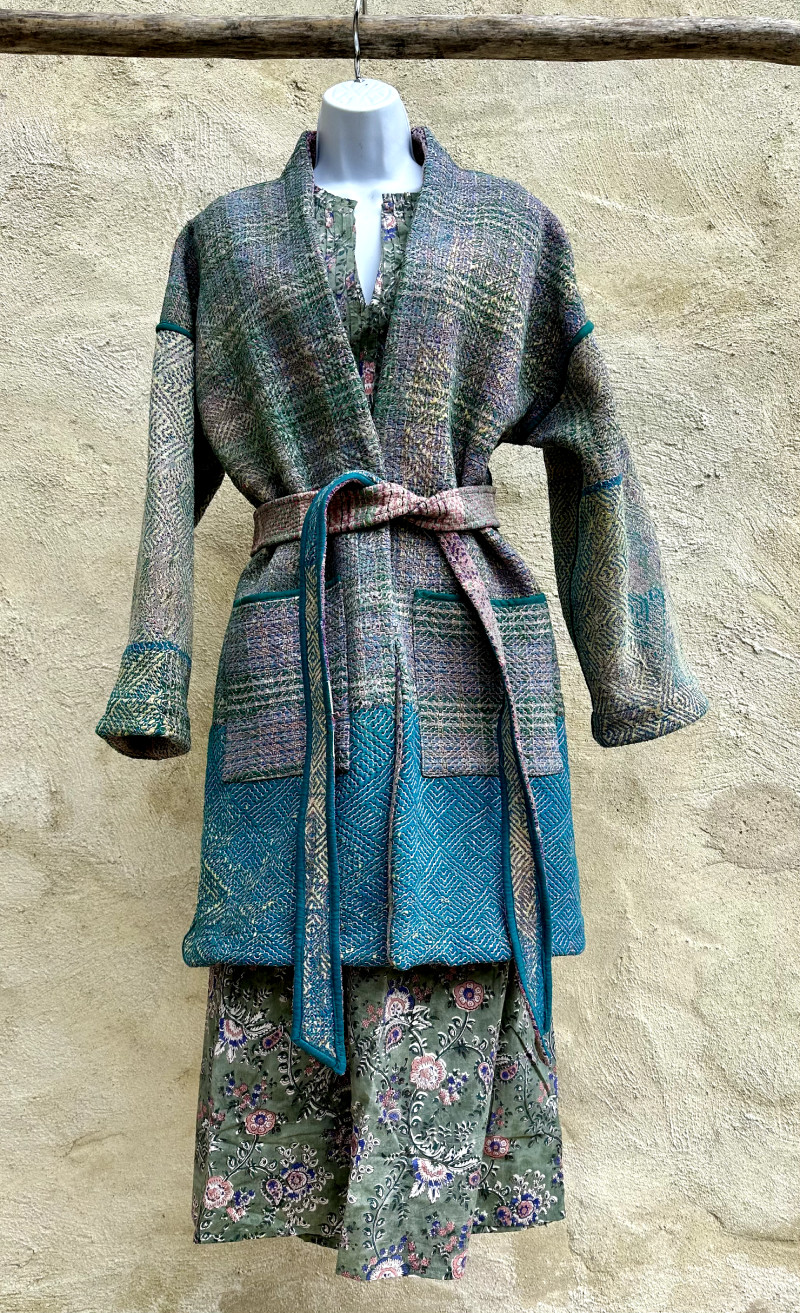 Kimono long en kantha vintage , en 100% coton et réversible.