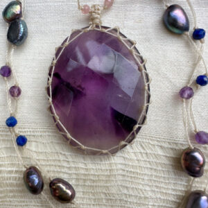 Collier en macramé fin et améthyste naturelle