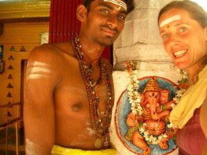 Jeune prêtre d'un temple de Shiva, Tiruvanamalai, Tamil Nadu, Inde