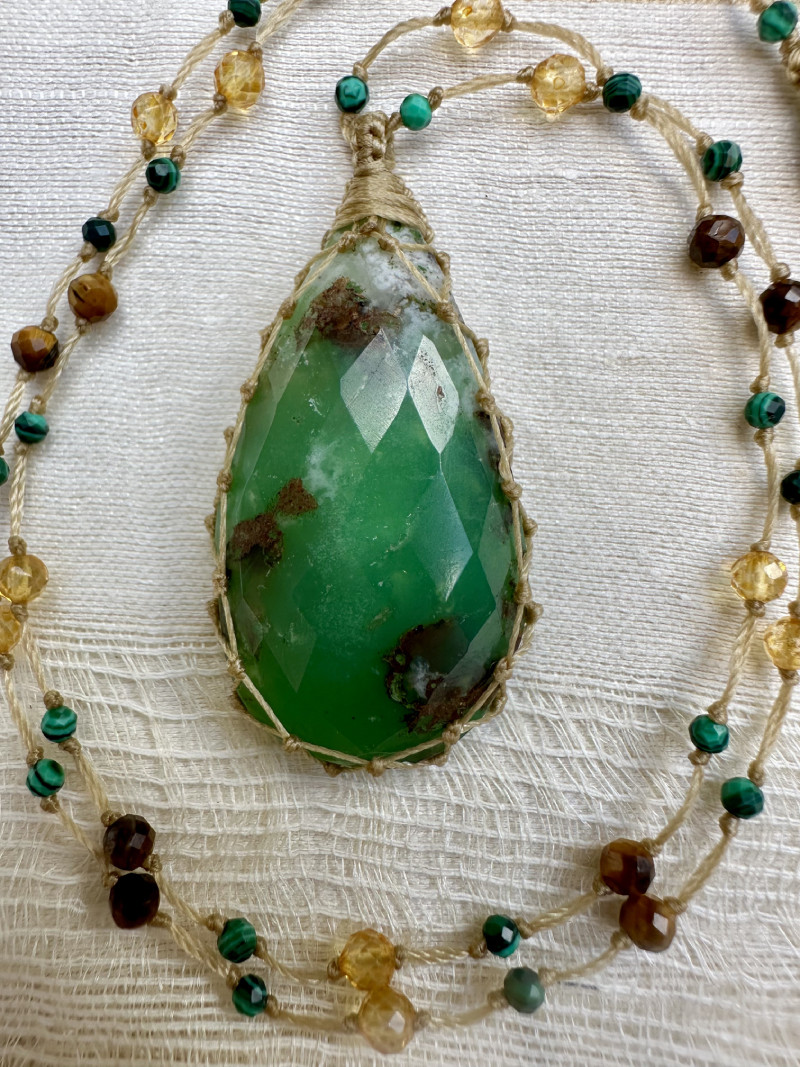 Collier en macramé fin et chrysoprase naturelle. – Image 3